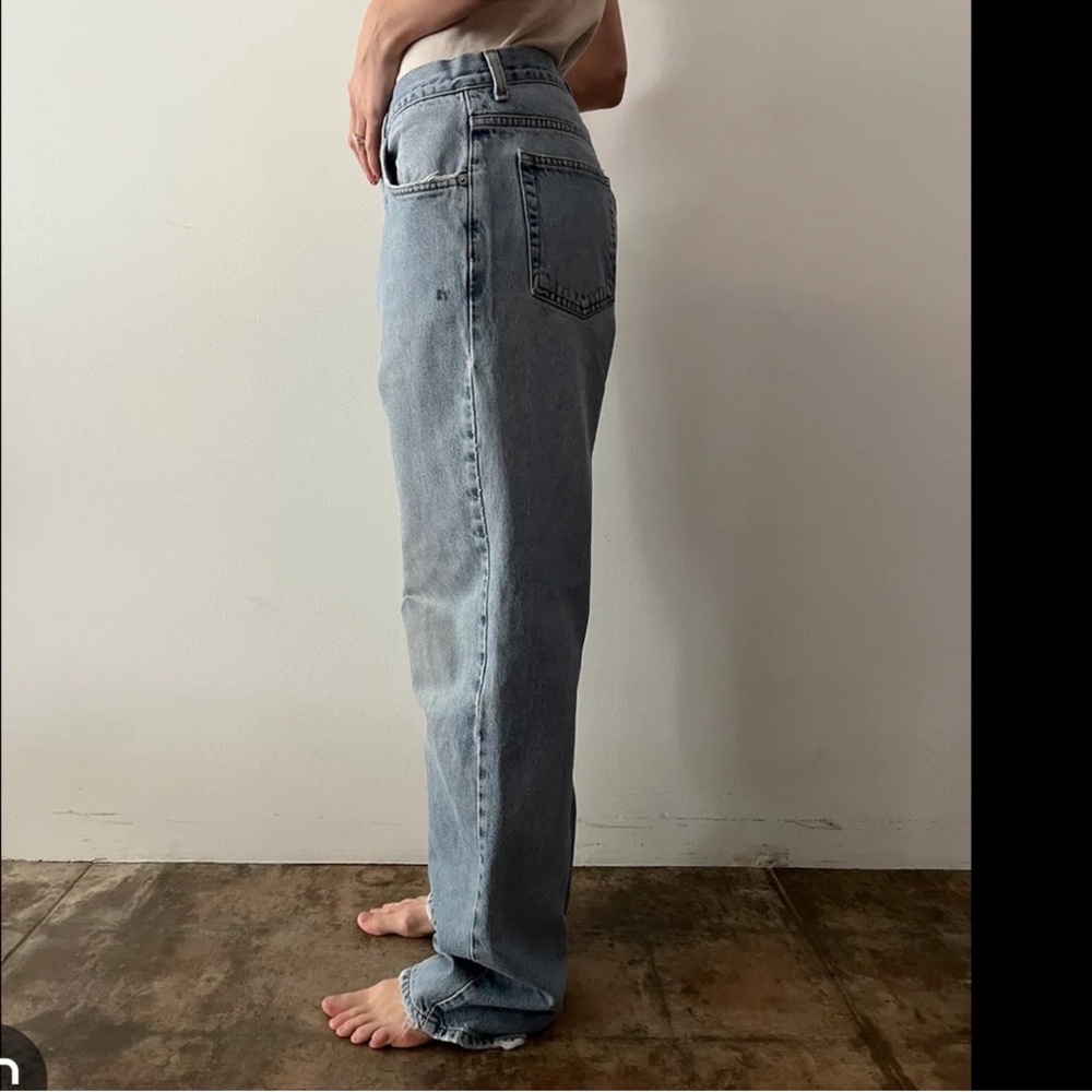 Calvin Klein Women's Vintage Easy Fit Zipper Fly Jeans
Enzyme Wash Size 8